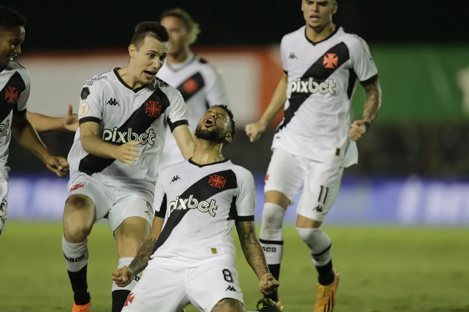 Vasco vence o Cuiabá na Arena Pantanal pelo Brasileirão